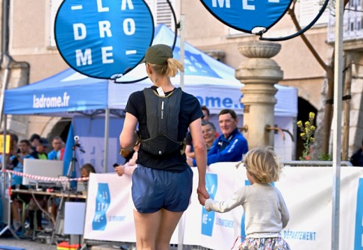 Le Trail de la Drôme 2022 - 17 avril 2022 - diskouez al luc'hskeudennoù e pennelfenn ar rummad-mañ Le Trail de la Drôme 2022 - 17 avril 2022
